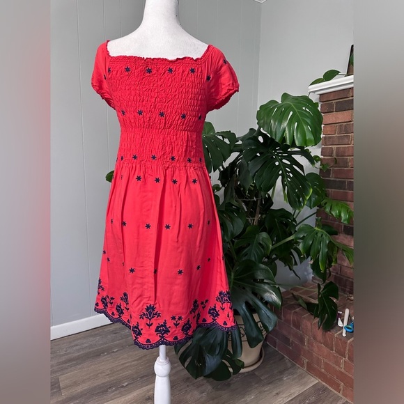 🛍️Love Tree Red with blue embroidered dress Size M - Picture 2 of 5